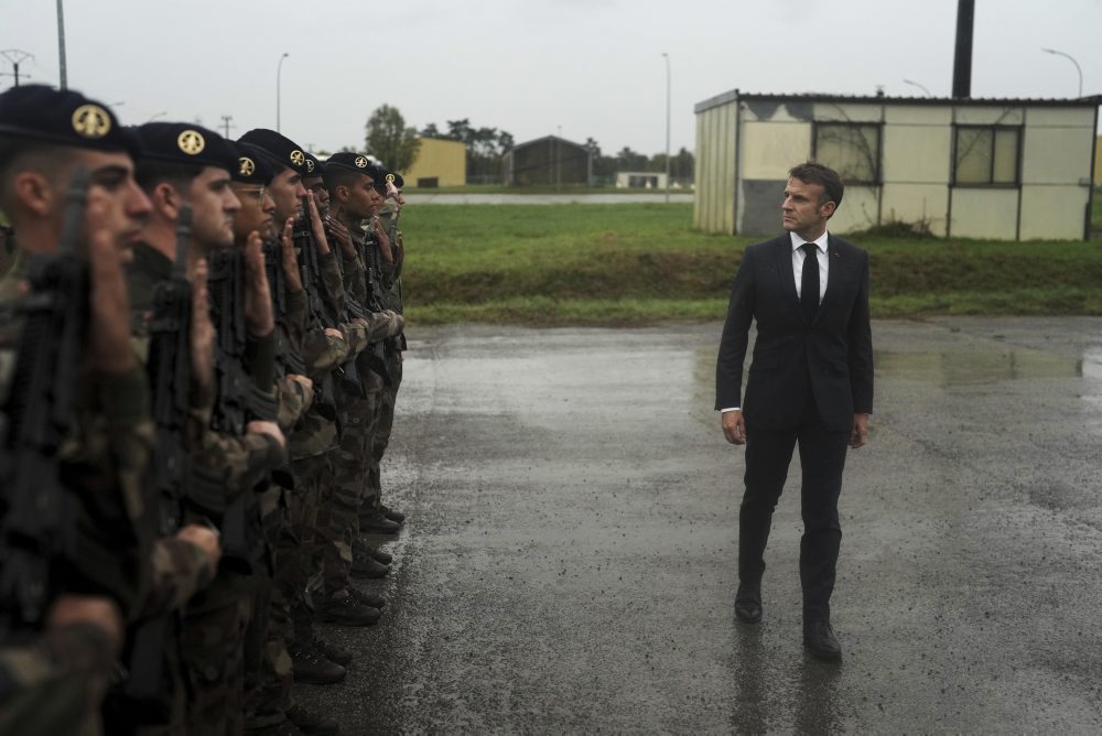 Macron navštívil ukrajinských vojakov, ktorých trénuje francúzska armáda