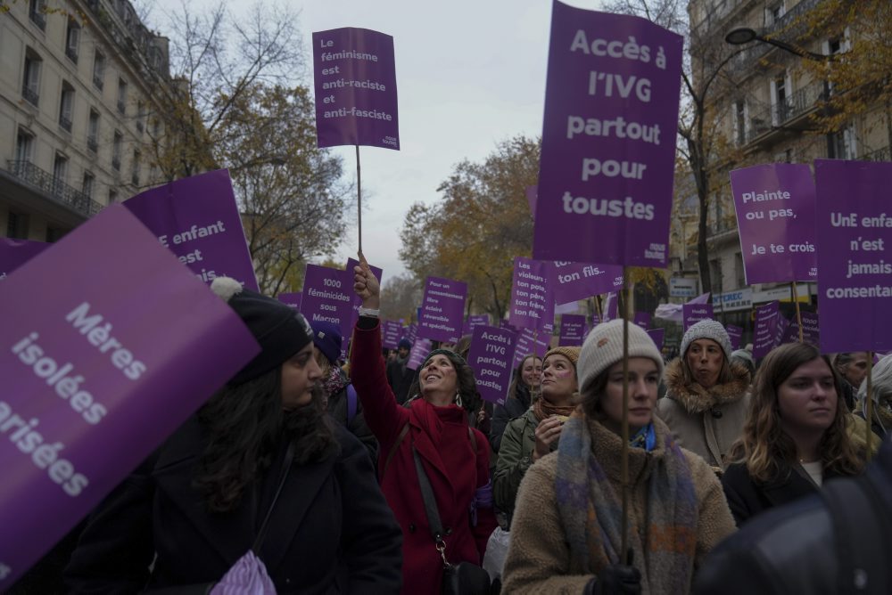 Demoštrácia proti násiliu páchanému na ženách v Paríži 