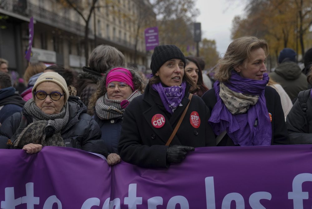 Demoštrácia proti násiliu páchanému na ženách v Paríži 