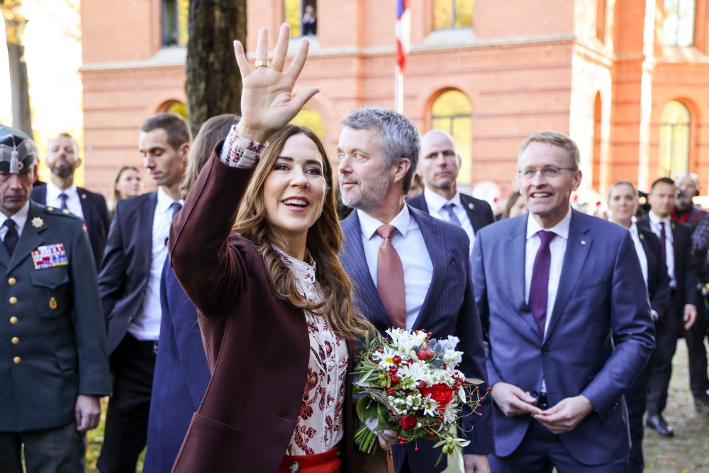 Dánsky kráľ Frederik s kráľovnou Mary pokračujú v návšteve Nemecka