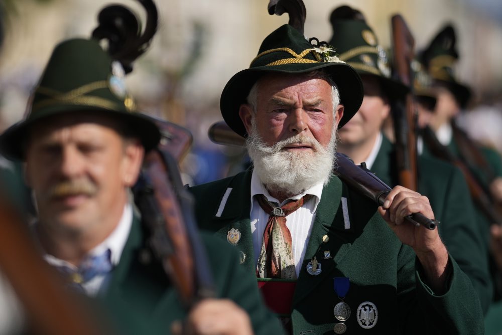 Druhý deň 189. ročníka tradičného pivného festivalu Oktoberfest v Mníchove