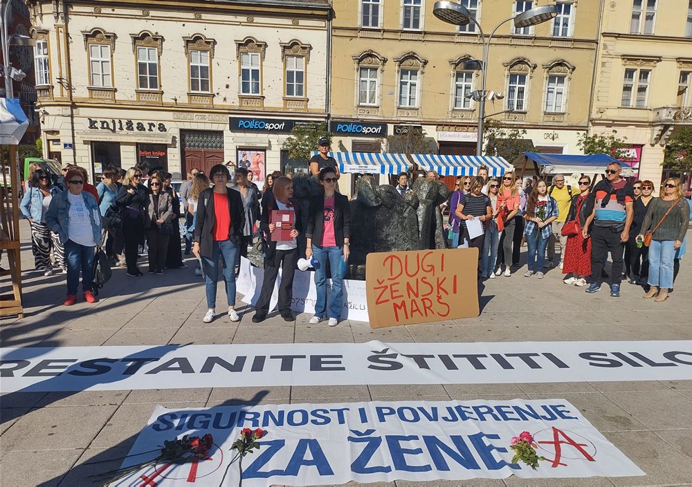 Na demonštrácii v Osijeku si pripomenuli ženské obete násilia