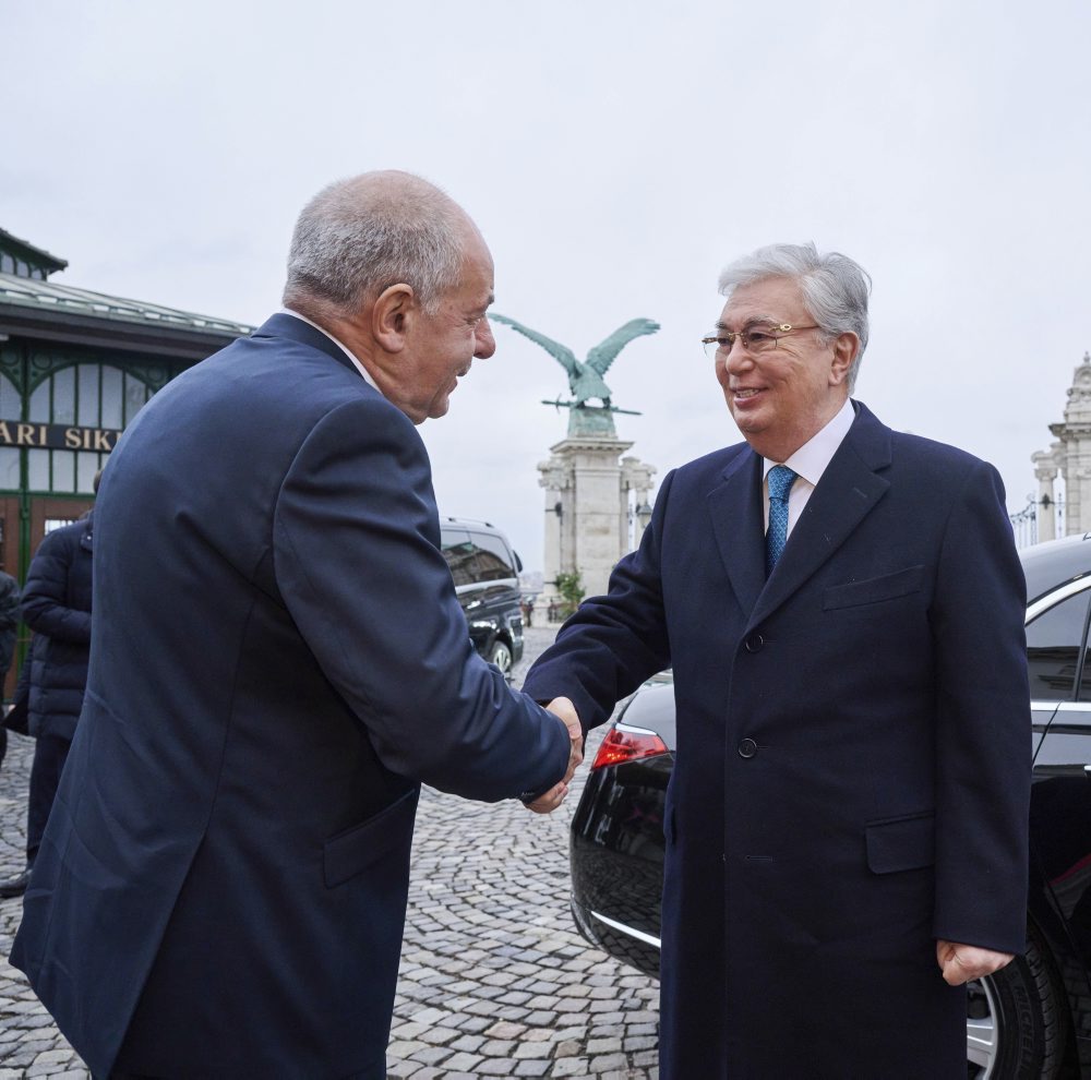 Kazašský prezident Kasym-Žomart Tokajev pricestoval na návštevu Maďarska