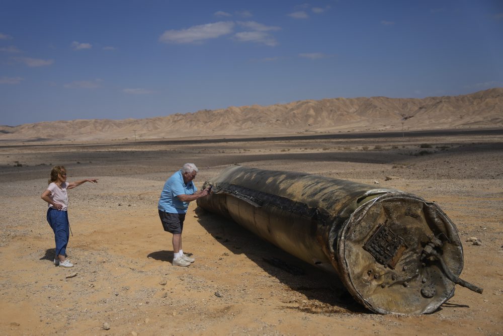 Škody po raketovom útoku Iránu v Izraeli