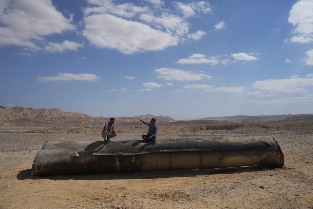 Škody po raketovom útoku Iránu v Izraeli