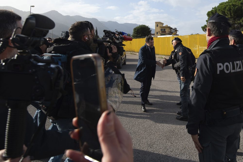 Na súde v Palerme na Sicílii sa očakáva verdikt v procese so Salvinim