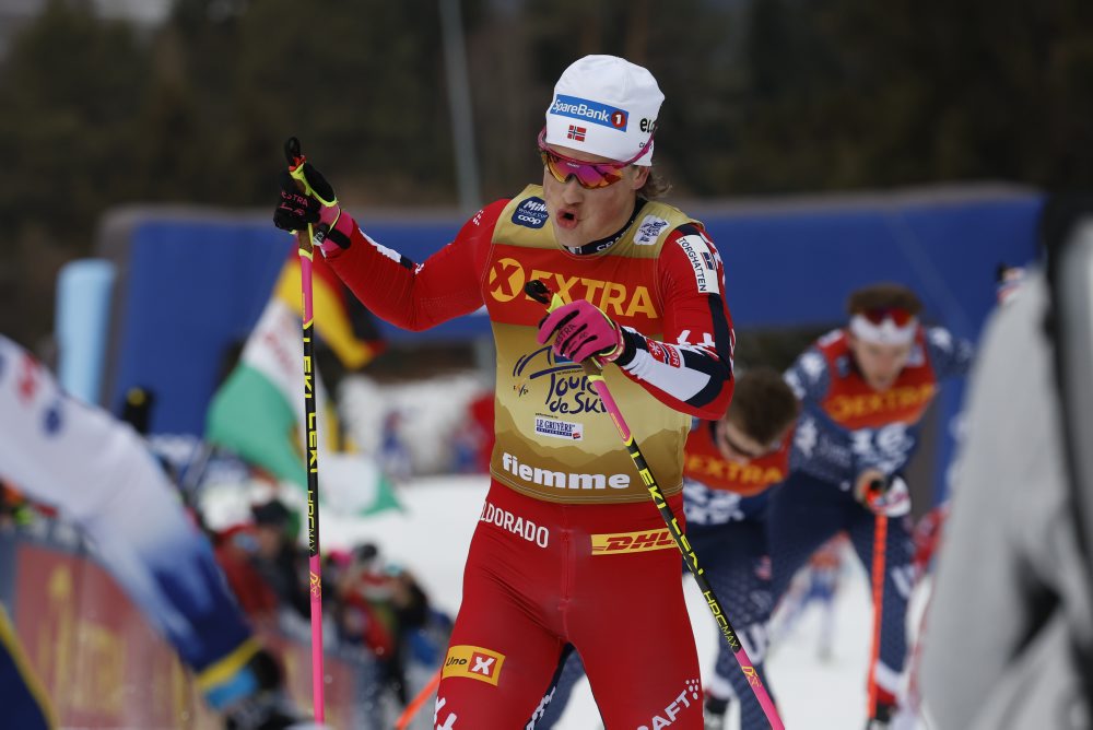 Nórovi Johannesovi Hösflotovi Kläbovi stačilo 18. miesto v etape k triumfu na Tour de Ski