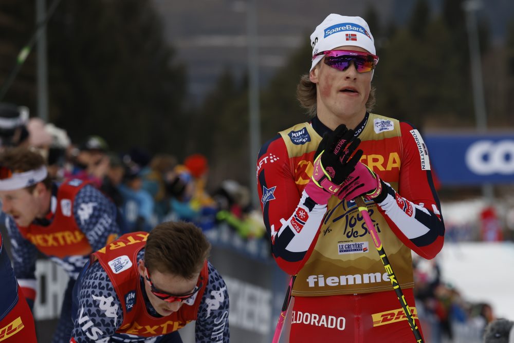 Nórovi Johannesovi Hösflotovi Kläbovi stačilo 18. miesto v etape k triumfu na Tour de Ski