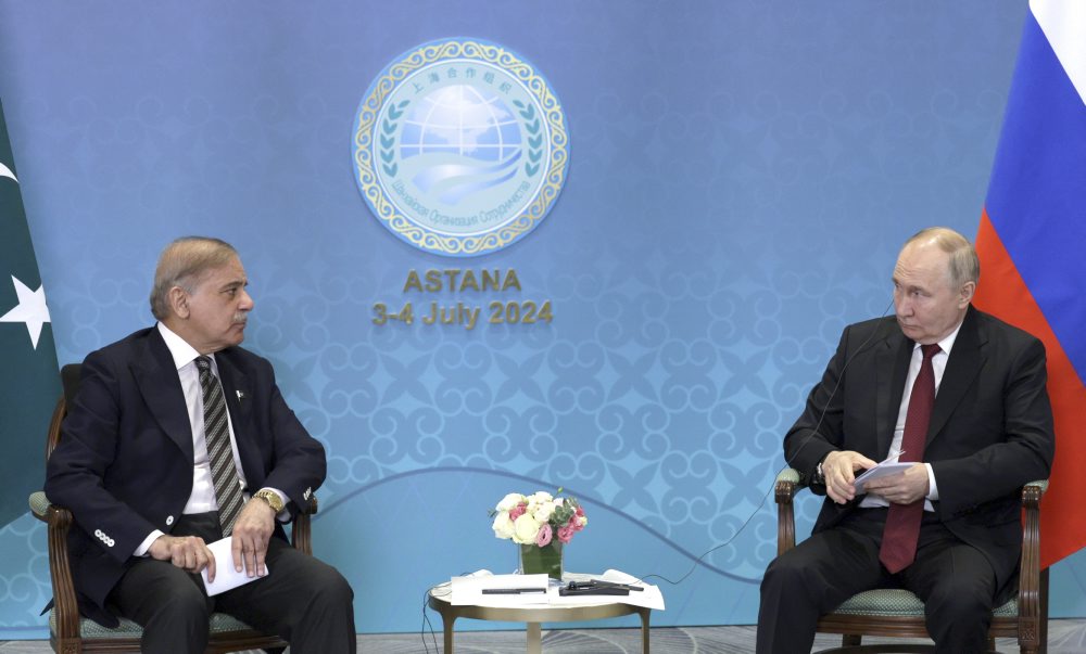 Pakistanský premiér Šáhbáz Šaríf sa stretol v Kazachstane s ruským prezidentom Vladimirom Putinom