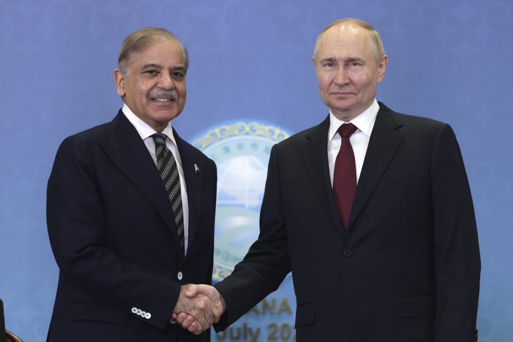 Pakistanský premiér Šáhbáz Šaríf sa stretol v Kazachstane s ruským prezidentom Vladimirom Putinom