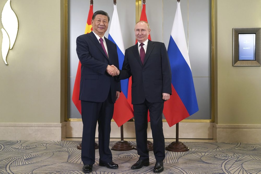 Čínsky prezident Si Ťin-pching sa stretol v Kazachstane s ruským prezidentom Vladimirom Putinom
