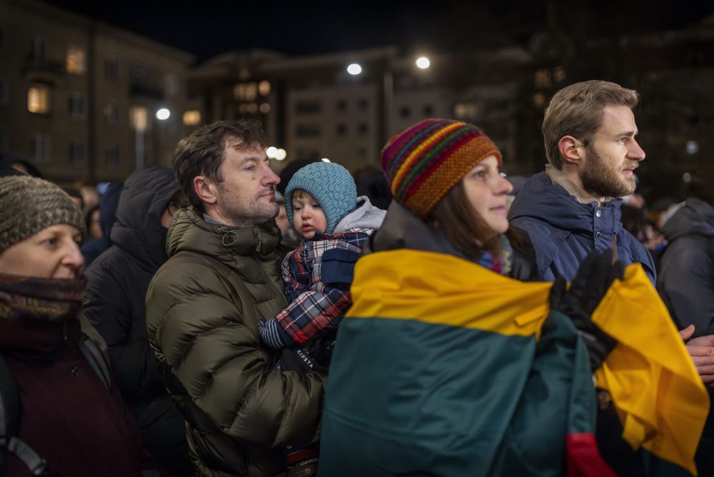 Pred litovským parlamentom sa zišlo niekoľko tisíc ľudí, ktorí protestovali proti účasti Úsvitu Nemanu vo vláde