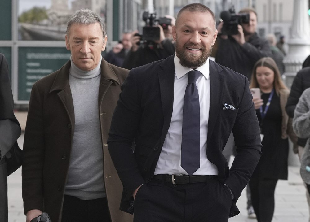 Írsky bojovník MMA Conor McGregor sa postavil pred súd v prípade osobného zranenia