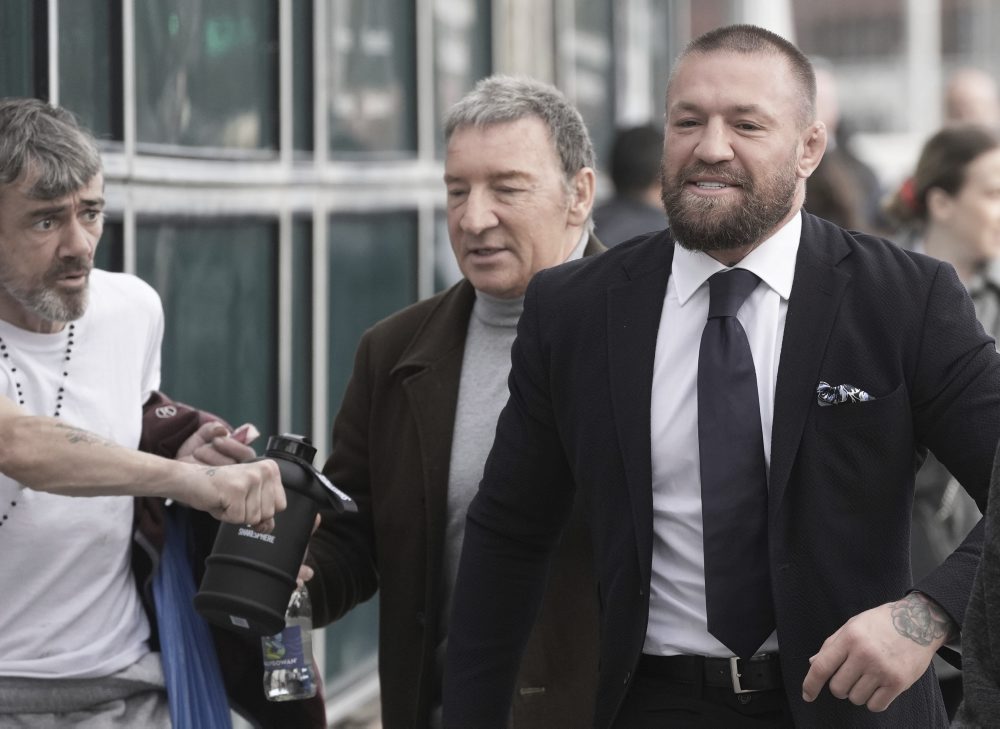 Írsky bojovník MMA Conor McGregor sa postavil pred súd v prípade osobného zranenia