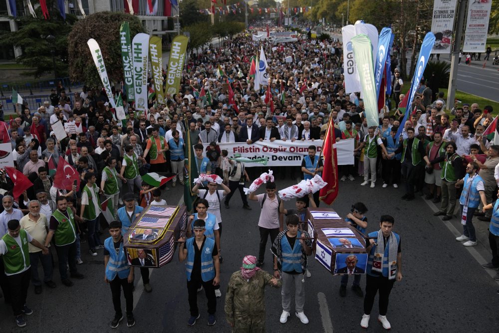 Tisíce propalestínskych demonštrantov protestovali v uliciach Istanbulu