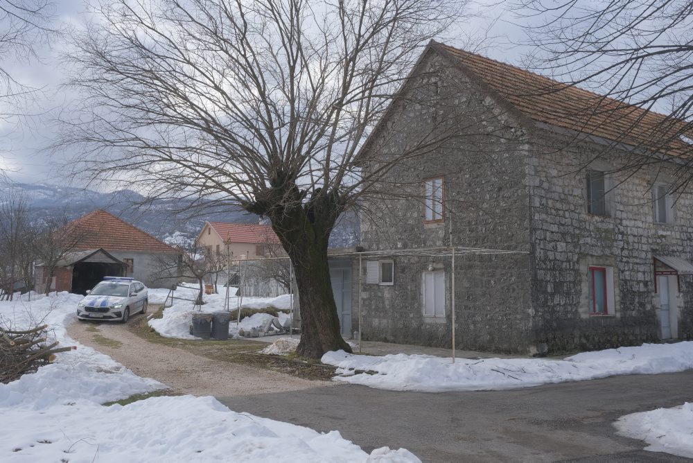 Počet obetí streľby v bare v Čiernej Hore stúpol na najmenej 12