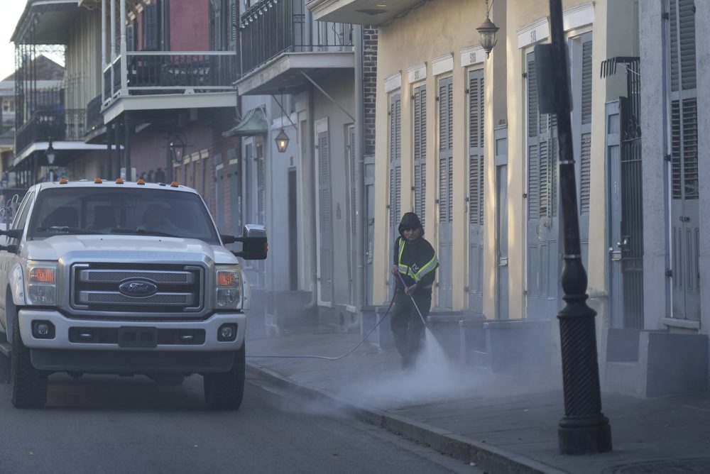 Útočník z New Orleans bol podľa FBI veterán, zrejme nekonal sám