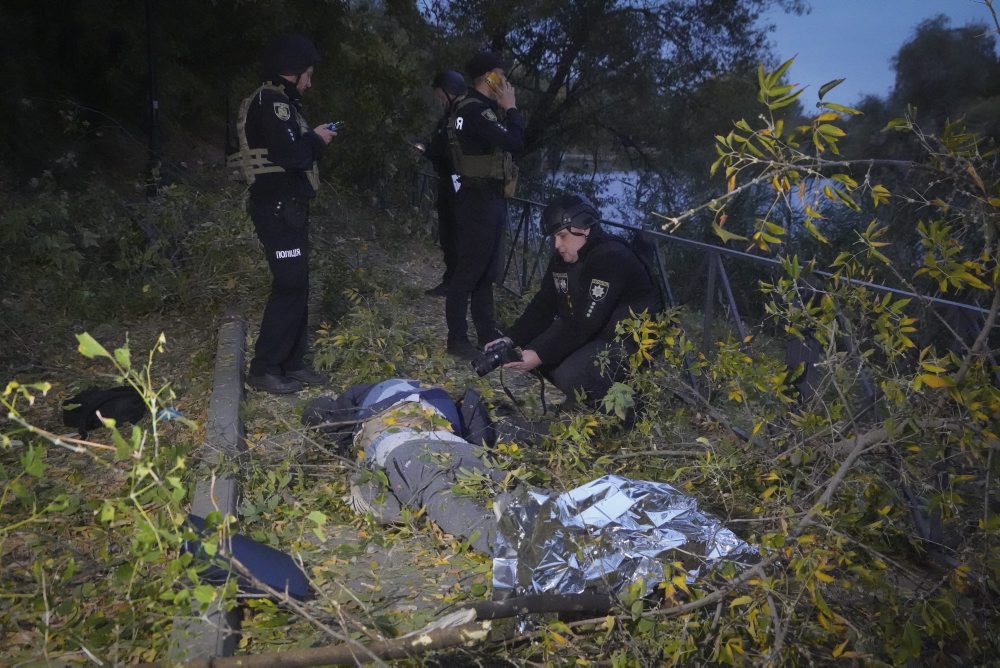 Útok ruskej armády na viacposchodovú obytnú budovu v Charkove