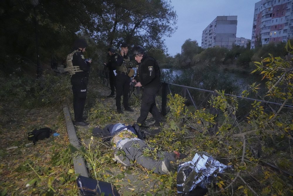 Útok ruskej armády na viacposchodovú obytnú budovu v Charkove