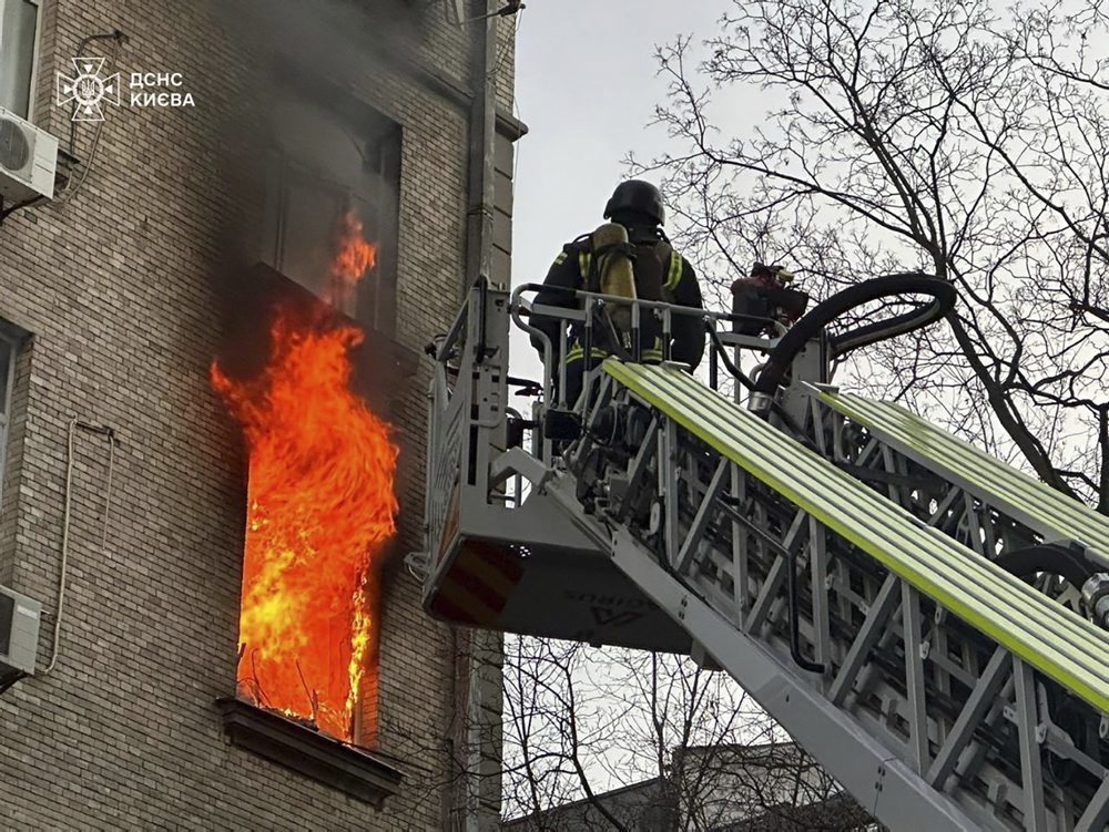 Úrady hlásia dvoch mŕtvych po ruskom dronovom útoku na Kyjev