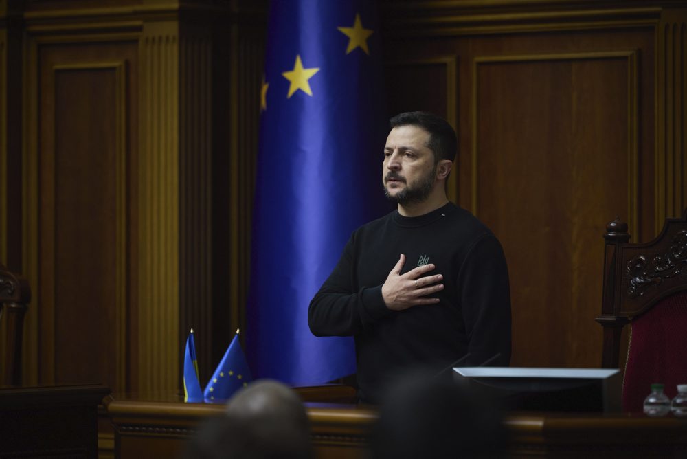 Vojna na Ukrajine trvá už 1000 dní, Zelenskyj v EP volal po sankciách