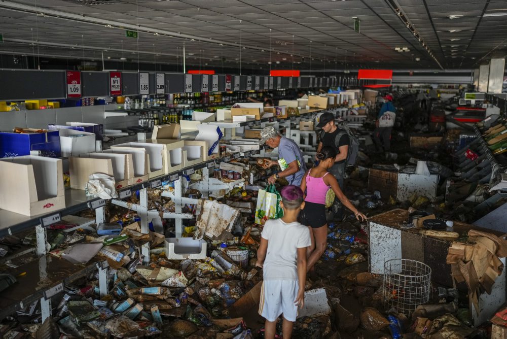 Počet obetí rozsiahlych záplav v Španielsku stúpol na 95