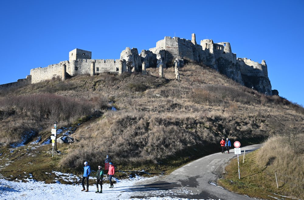 Turisti na Spišskom hrade