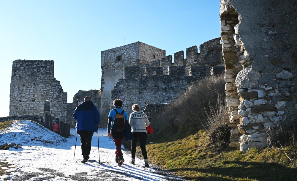 Turisti na Spišskom hrade