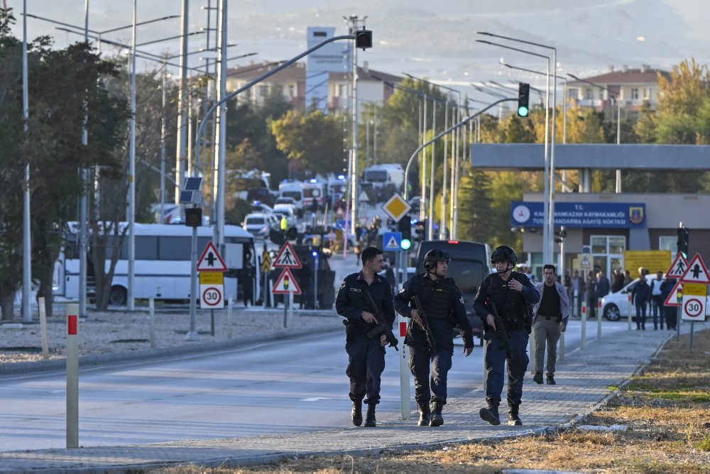 Teroristi v Ankare zaútočili na sídlo zbrojárskej firmy