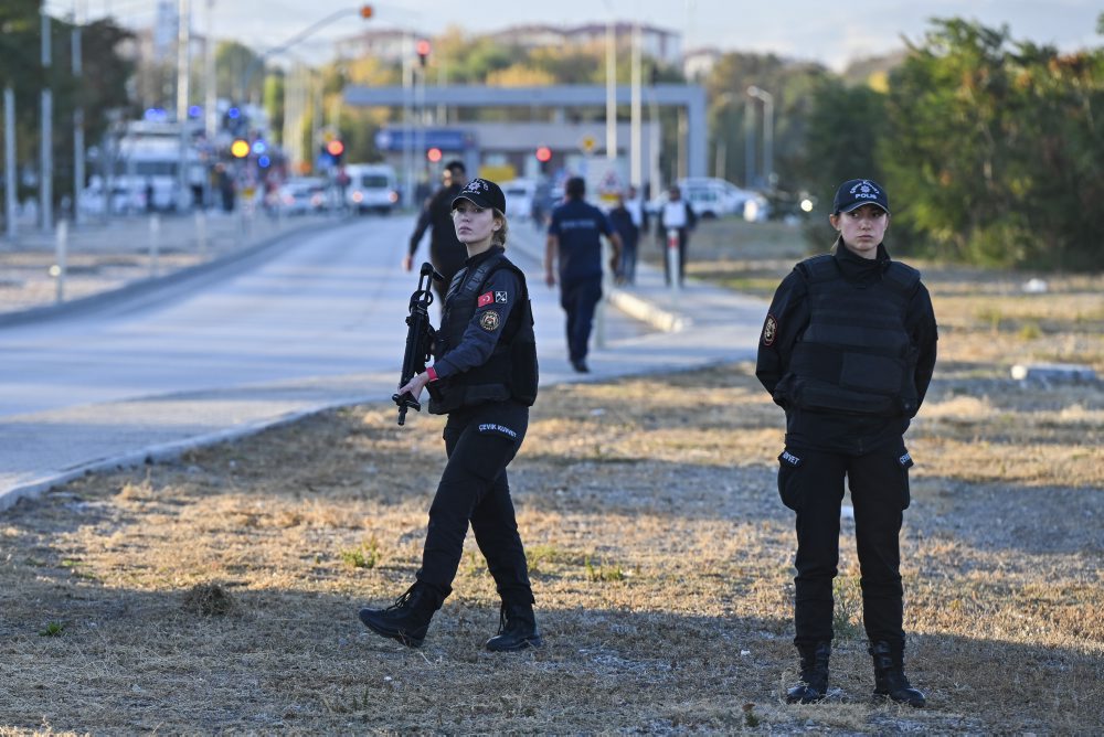 Teroristi v Ankare zaútočili na sídlo zbrojárskej firmy