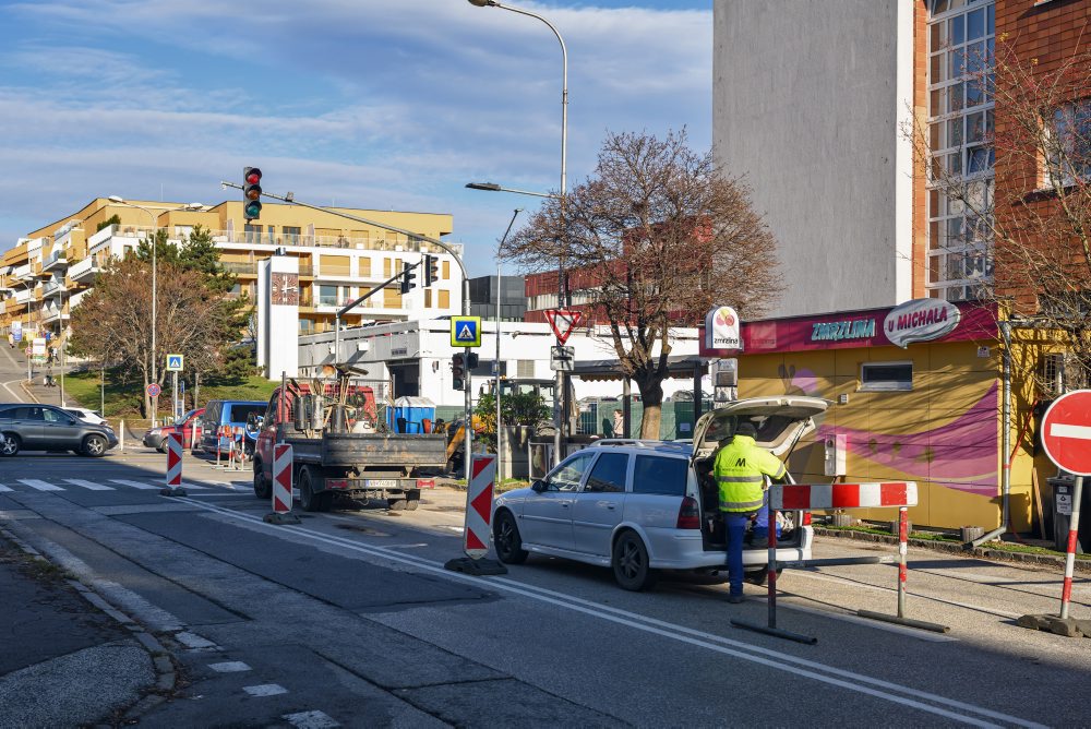 Západoslovenská vodárenská spoločnosť vykonáva práce na rekonštrukcii prepadnutej kanalizácie v centre Nitry