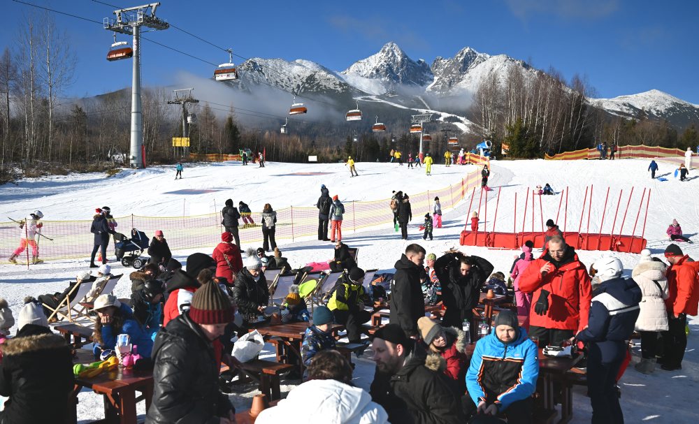 Vianočná lyžovačka v lyžiarskom stredisku v Tatranskej Lomnici