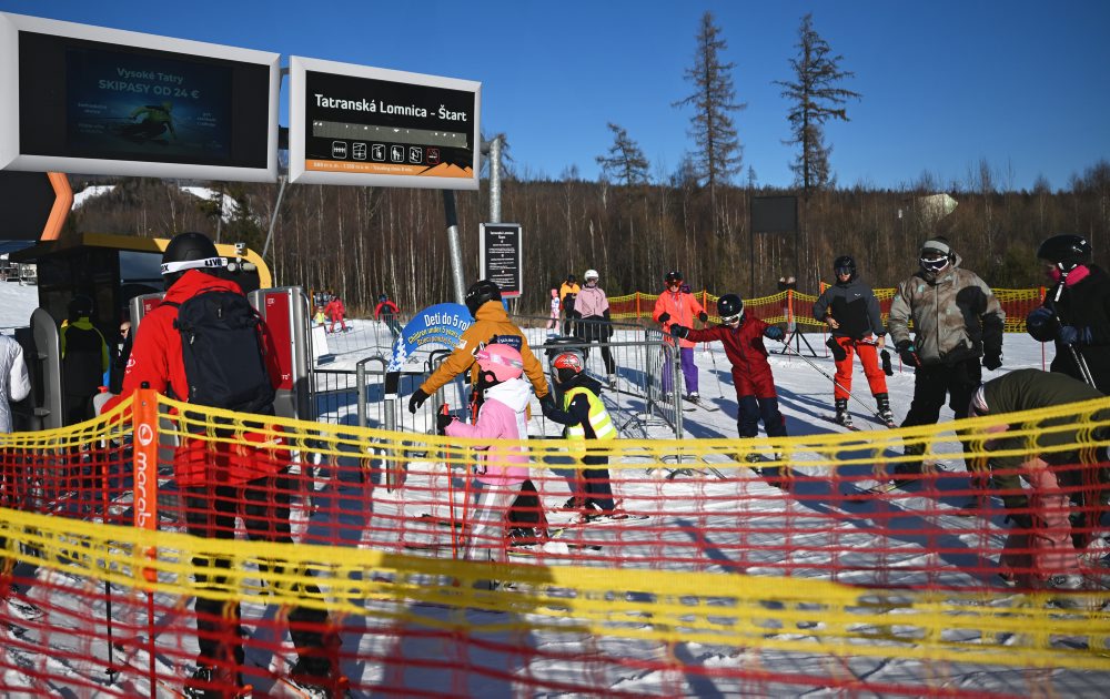 Vianočná lyžovačka v lyžiarskom stredisku v Tatranskej Lomnici