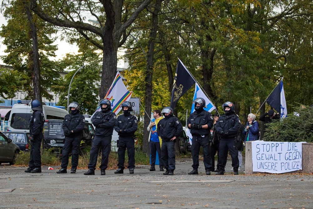 Polícia v Berlíne dohliadala na protesty proti výročiu vojny v Pásme Gazy