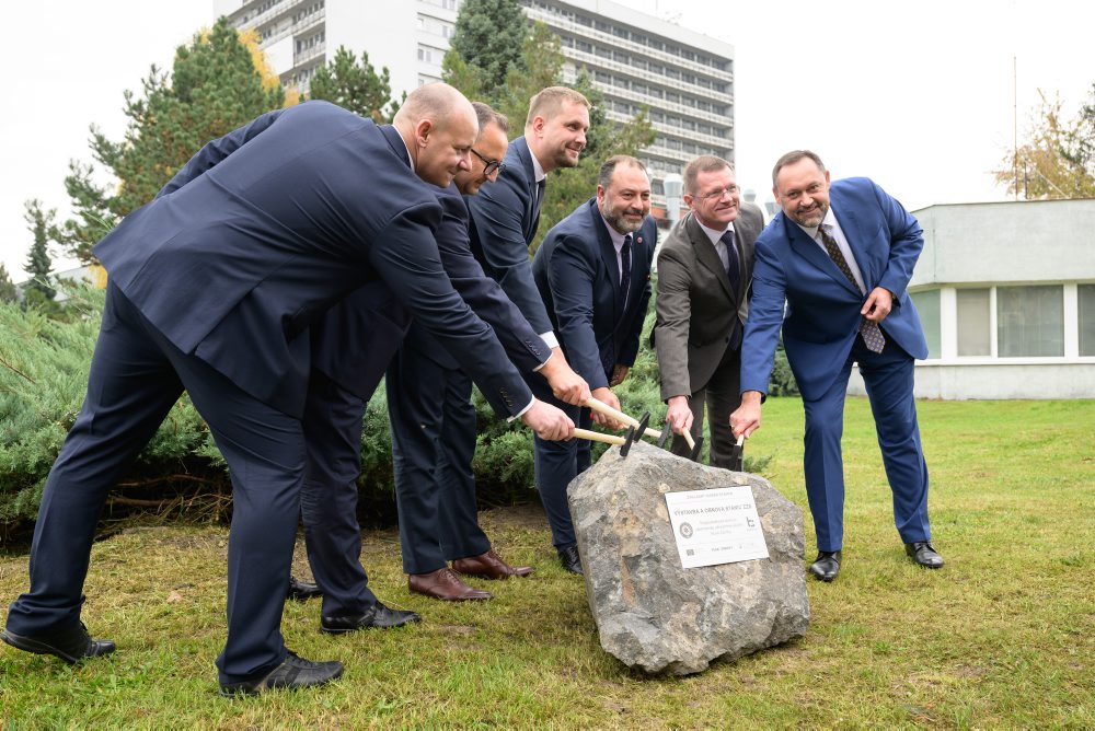 Šaško na otvorení výstavby staníc záchrannej zdravotnej služby financovaných z Plánu obnovy v areáli FNsP v Nových Zámkoch